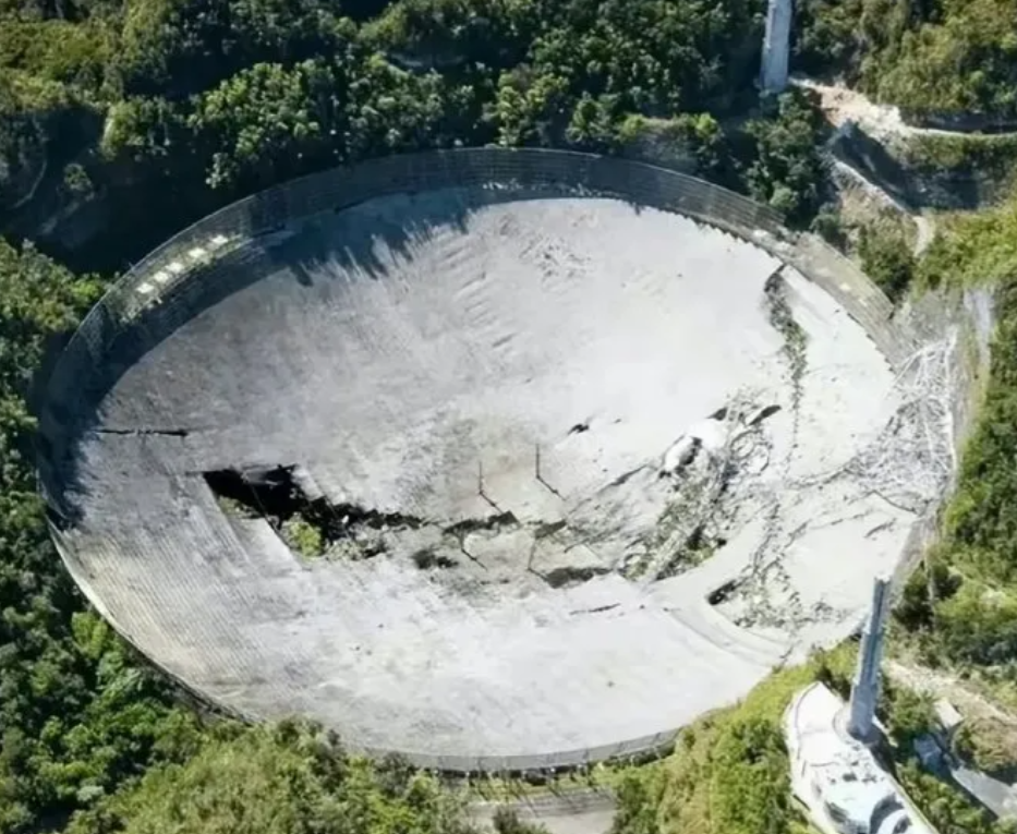 下图是美国的天眼，是美国斥资2.6亿美元建成的。
我只发图，不评论。
欢迎大家评