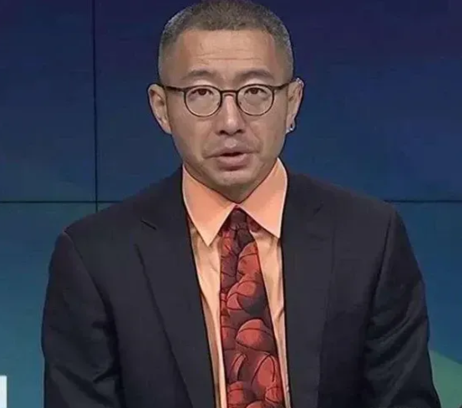 师傅李春江感叹：“广东犯规整整比辽宁多了20次，裁判执法有争议，这是中国篮球联赛