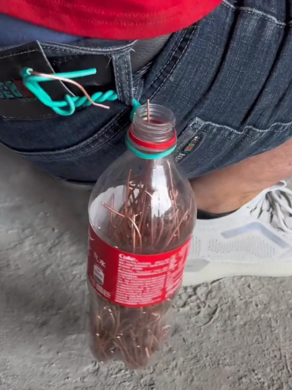 羊毛出在羊身上！
      朋友房子装修，一个水电师傅报价50块一平，另外一个