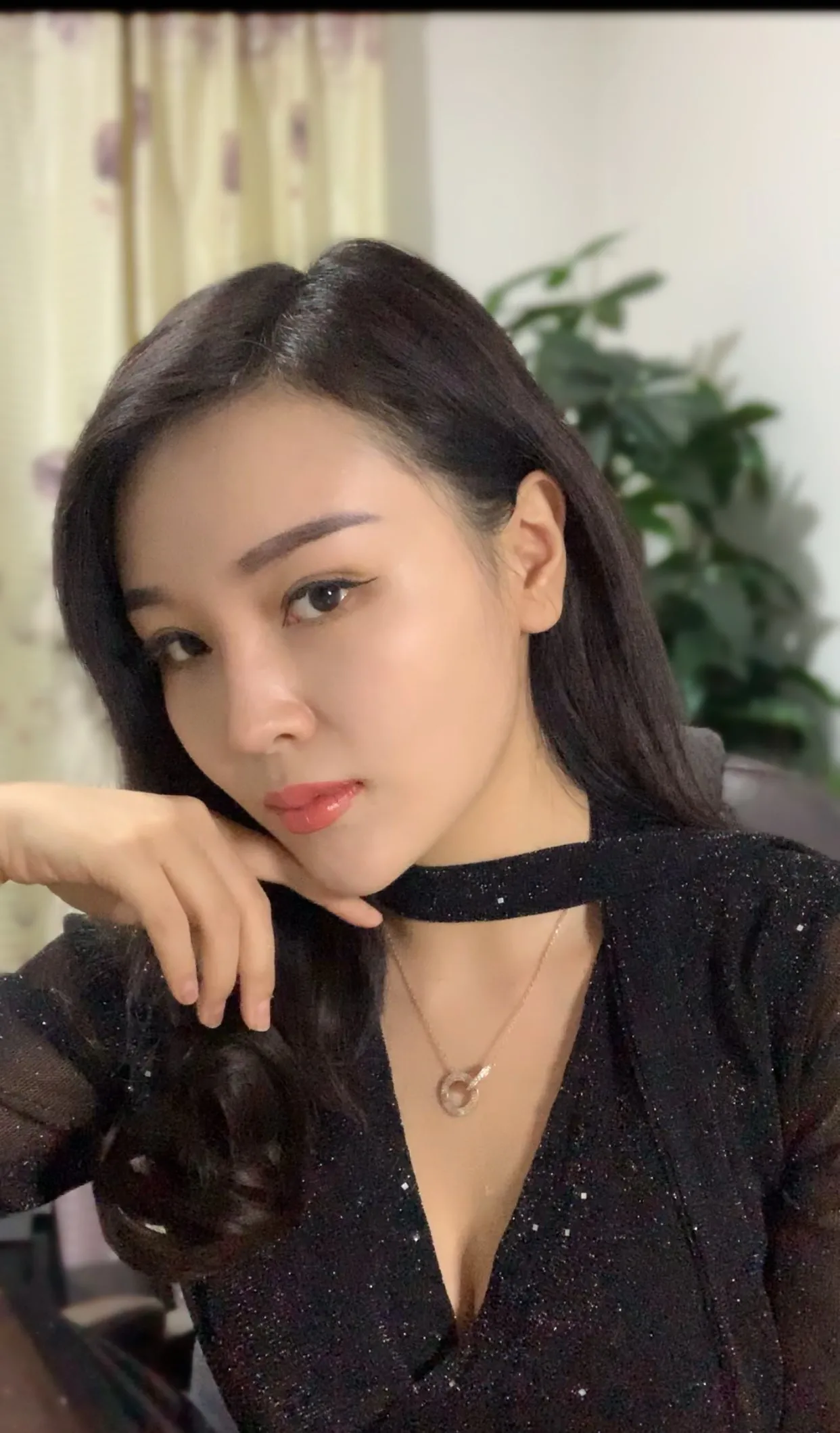 三年前，我遇到了一位很投缘的大哥，我们一直聊天聊了三年。

在这三年里，我们没有