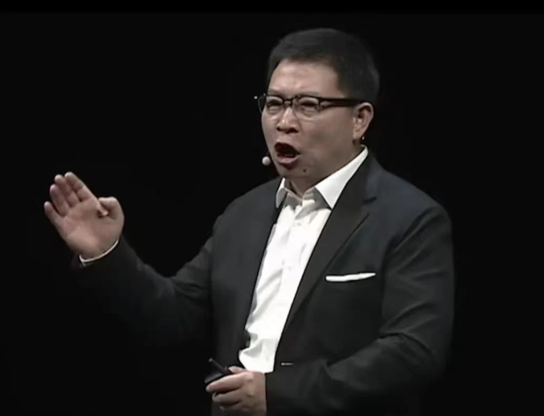 余承东：很遗憾告诉大家，以后卫星通信没办法继续遥遥领先了 赵明：没错正是在下，多