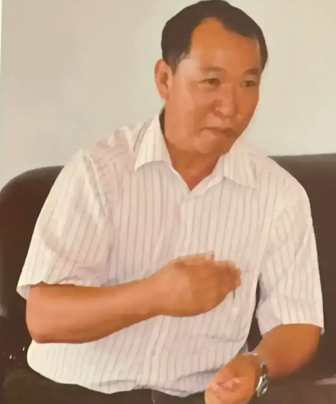 缅北电诈头目明学昌盖棺论定
缅北电诈头目明学昌，一九五四年出生于果敢，开始跟随东