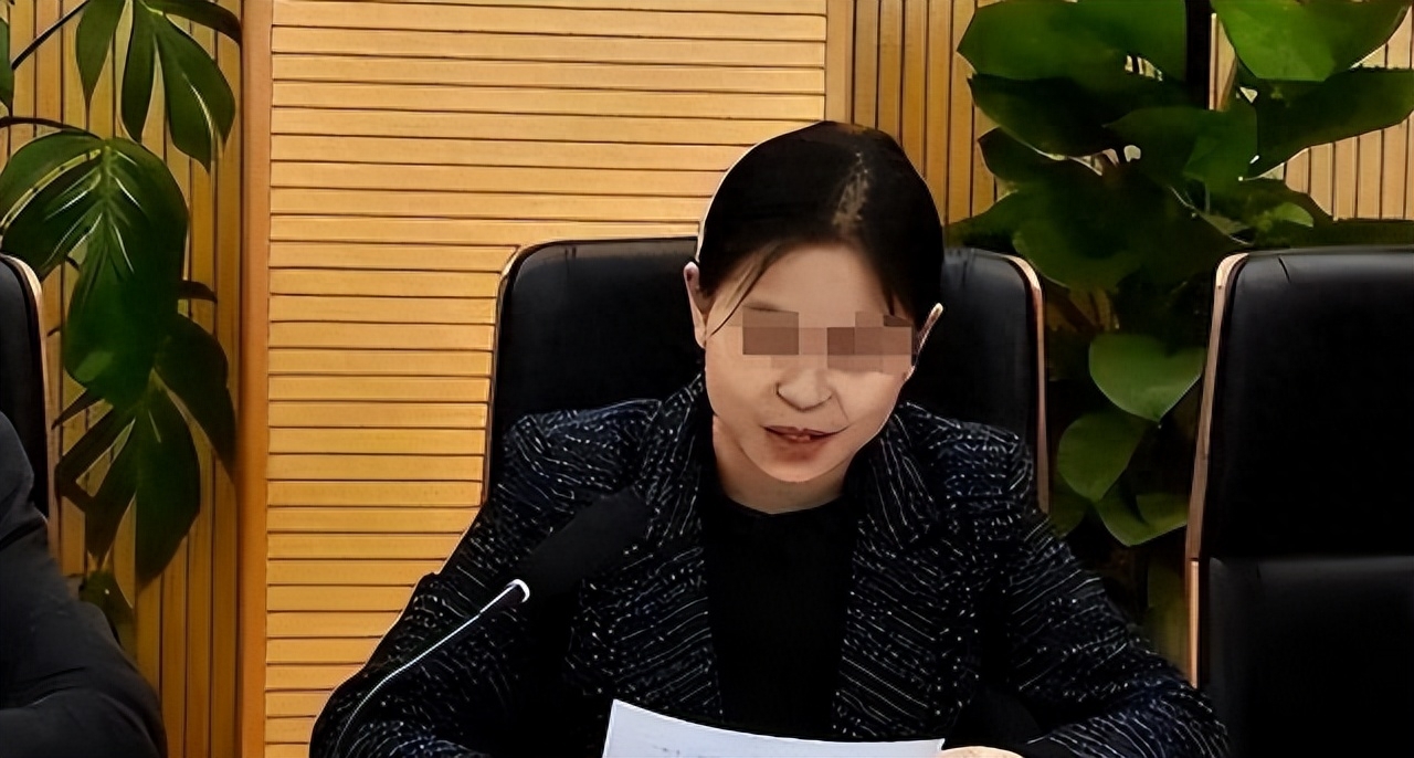 陪省委高官睡一觉后, 她从女教师变身女县长, 丈夫得知后反倒鼓励她别停