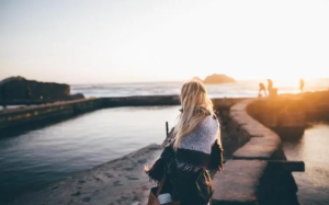 前男友网上曝光我私密照，想让我身败名裂，我反手起诉，法院直接判赔我88亿，前任哭晕了