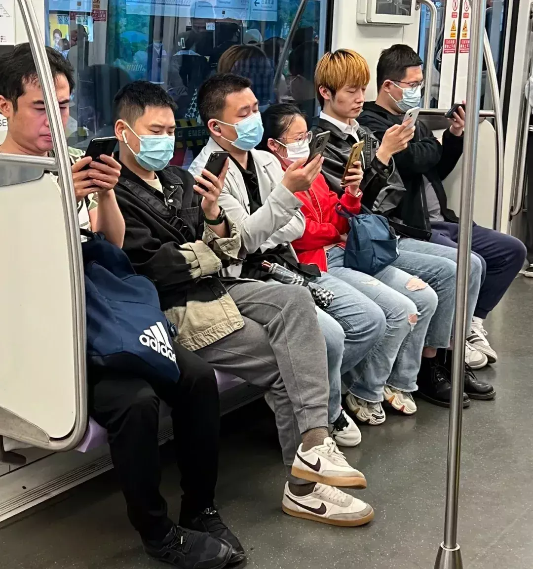 中国人坐地铁🆚日本人坐地铁，你看懂了什么道理？