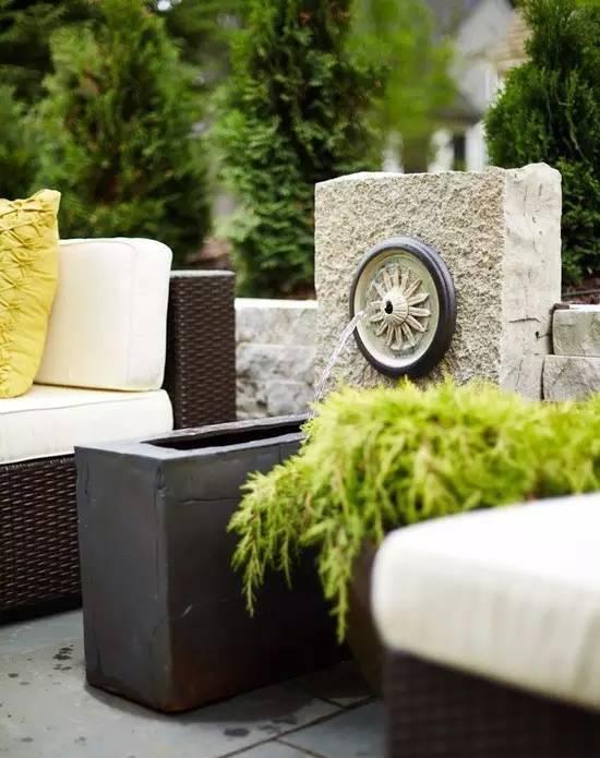 风水之法
得水为上
上善若水
水善利万物而不争
泉涓涓而始流
有水之处
花草总是