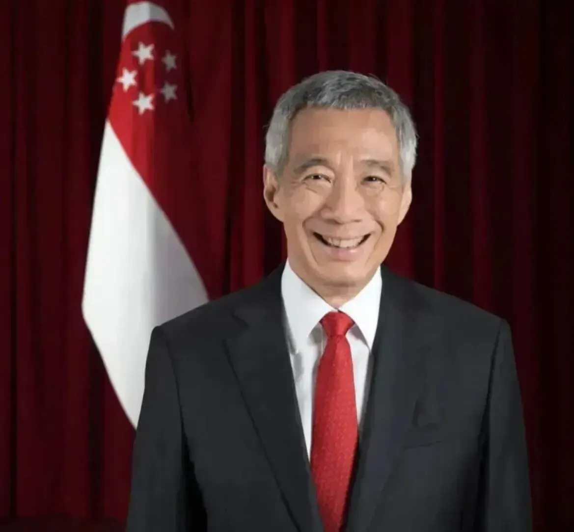 希望中国公务员好好读读，新加坡总理李显龙在2023年演讲中的一段话：
政府是人民