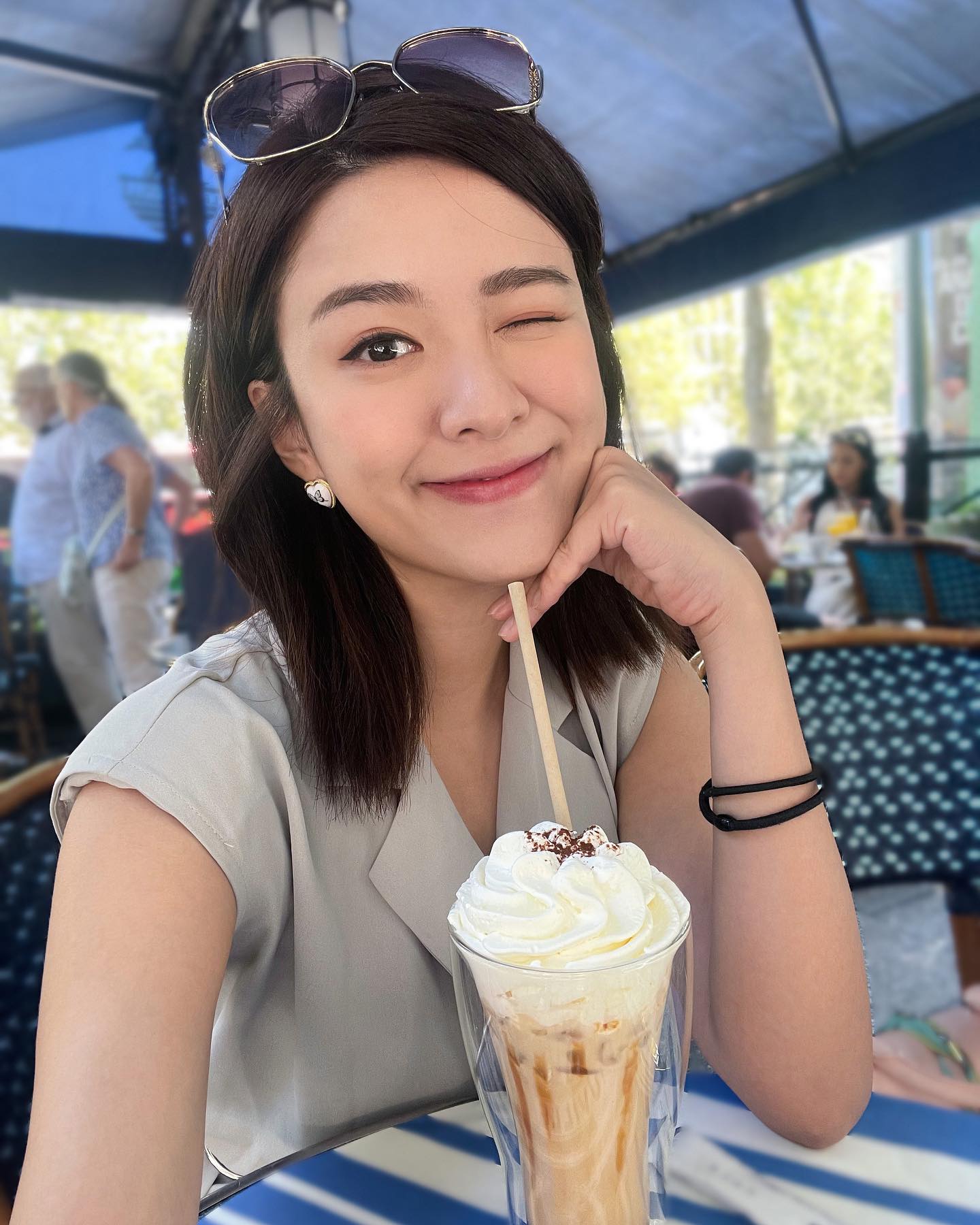 她的颜值在香港TVB女演员里面算是数一数二，五官长得好看，有一段时间TVB全力要