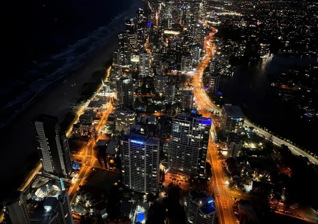 北大教授海闻提出：“主张国家人口政策应为：不强调生育，不设生育限制，关注人口质量