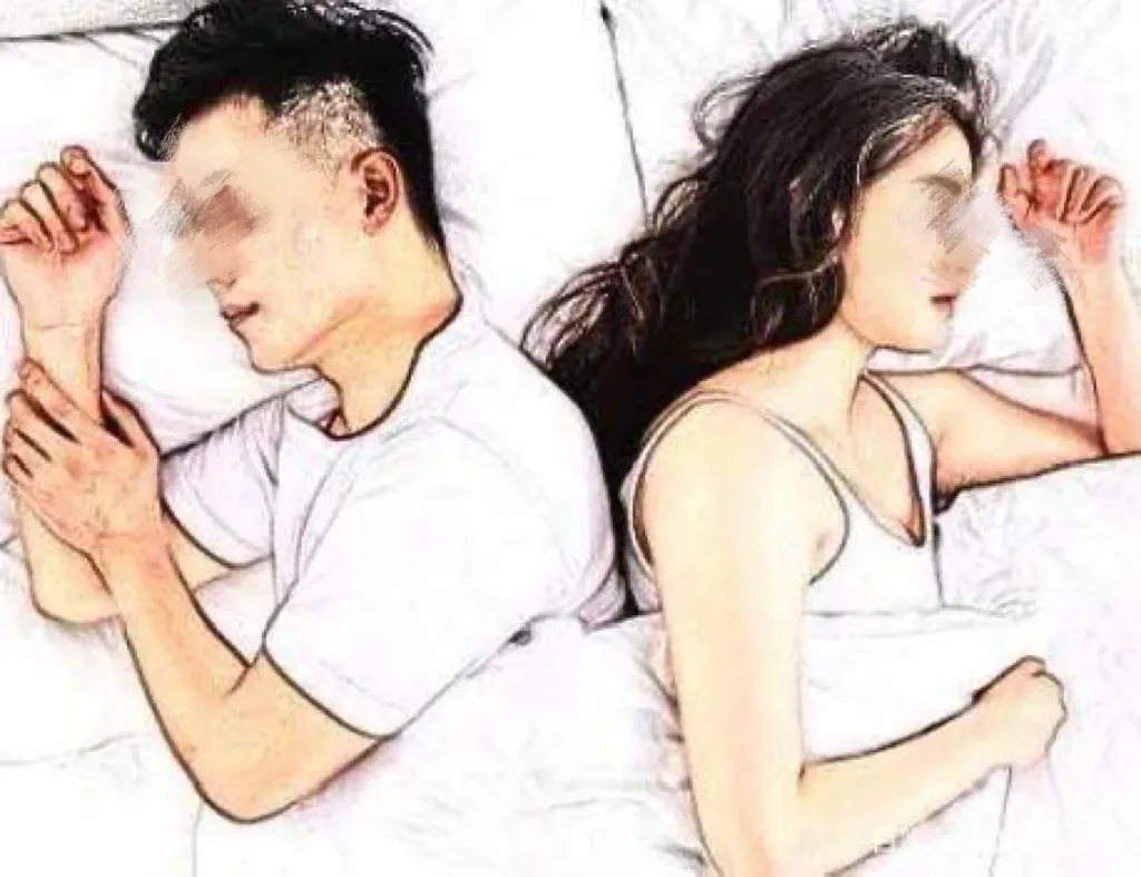 重庆一男子，深夜回出租屋，发现室友和一陌生女子在卧室发生关系。男子悄悄拿出手机拍