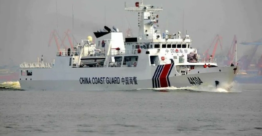 海军一次性退役了22艘056护卫舰，给了一旁准备好刷油漆的海警。
海警：军哥，你