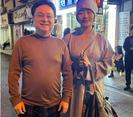 压力大了去当尼姑也是一种选择吧，家人们觉得呢