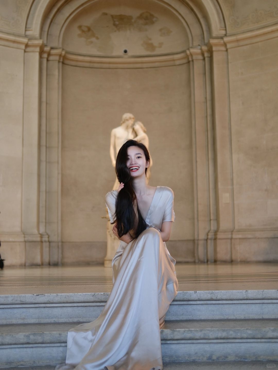 穿漂亮裙子去博物馆穿越呀
在日内瓦的历史与艺术博物馆
衣服里这条裙子终于被我穿出