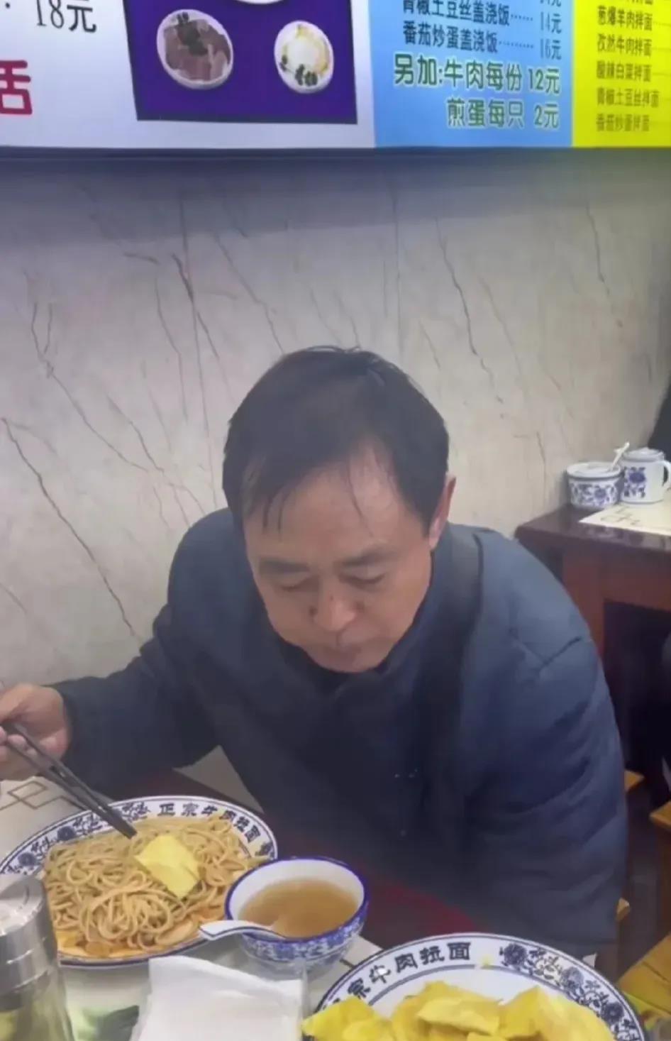 你可以怀疑马保国的功夫，但是不可以怀疑他的人品。
一个70多岁的老人，直播带货赚