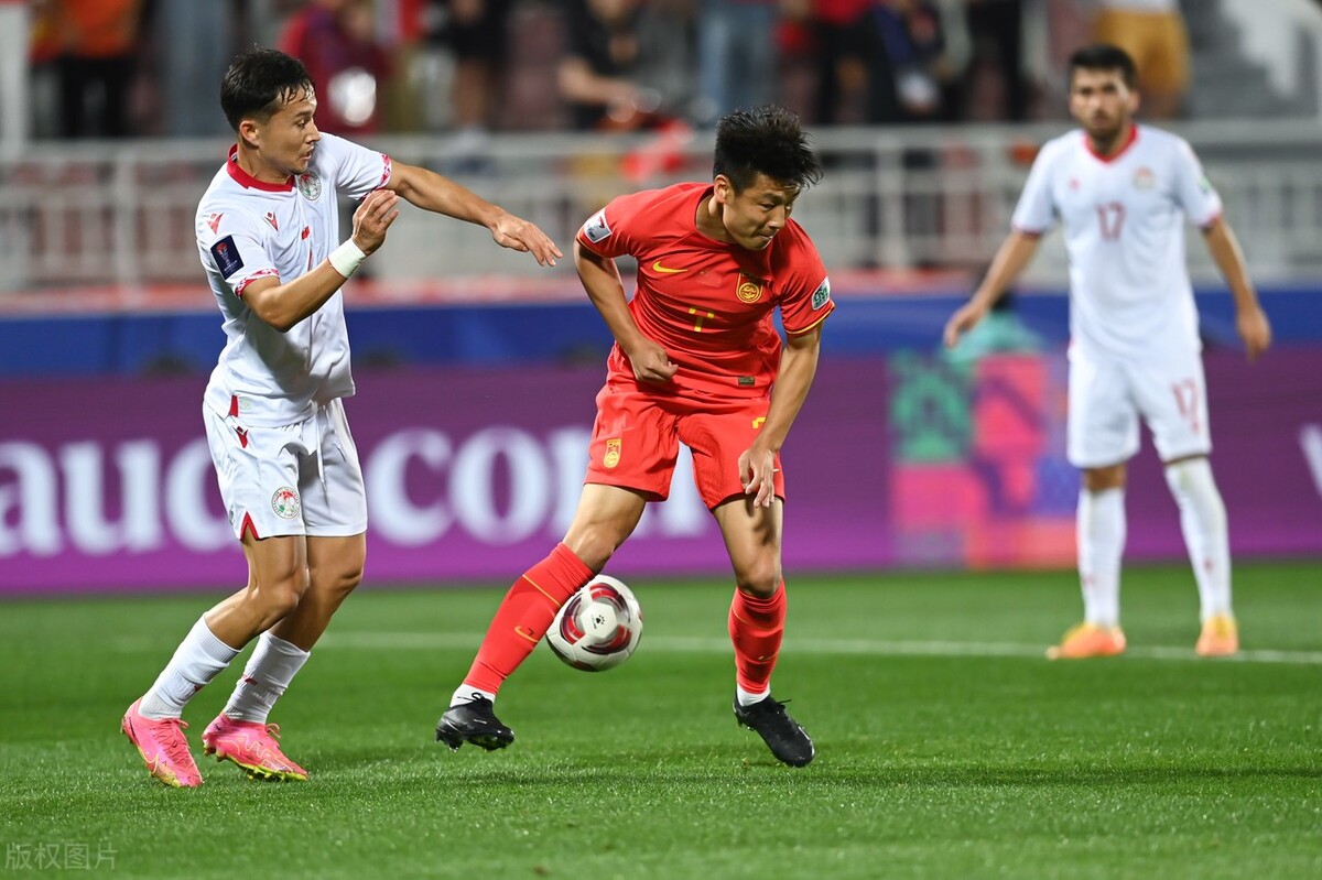 亚洲第11被亚洲第19压着打，难以相信，这也说明国足的实力正如很多球迷所说，在亚