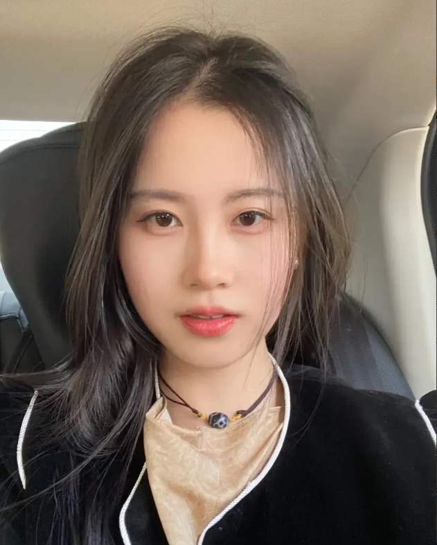 今后绝不添加陌生微信了，昨晚就一时冲动添加了一个网友。
本以为同城且都单身的我们