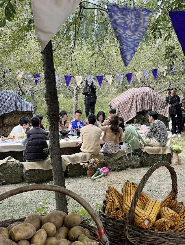吴千语施伯雄一起参与真人秀——爱情又进一步的异样证明