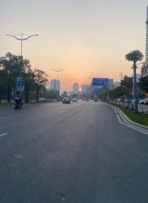 那次吵架后，老公已经快1个月没回家了。那晚我睡的正香，突然被一声门响惊醒，一看是
