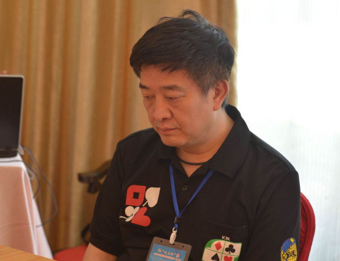 中国桥牌名将石正钧在业内是德高望重的人物，本来他是要代表中国队参加杭州亚运会的，