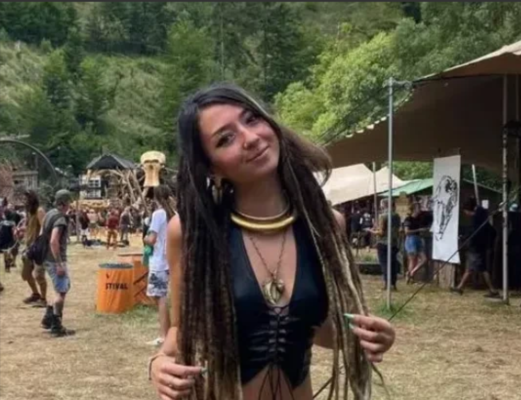 以色列找到了被哈马斯绑架的德裔女孩头骨，可以确定她已经不幸死去。
消息来自以色列