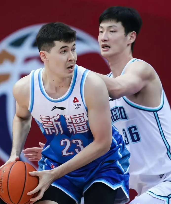 CBA：青岛104-88大胜新疆，惊现六大“没有想到”。
1、没有想到，赵睿竟然