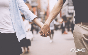 重生归来，我发现上辈子被我厌恶，却救了我的小继母，竟然是个男人！