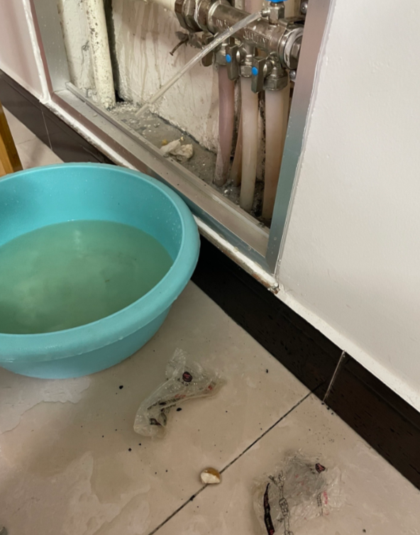 交了取暖费屋里不热，老公就坐那研究，这气也放了，怎么就进水管热出水凉呢，想不通，