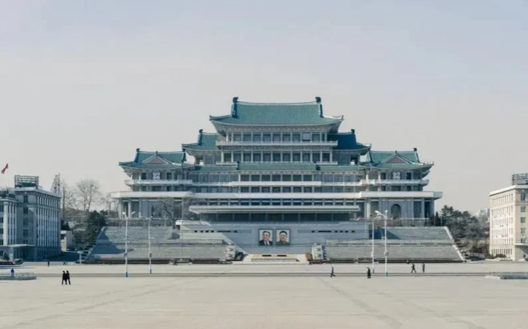 朝鲜是禁止谈论马克思列宁主义的。
这个很有意思。作为社会主义国家，朝鲜的指导思想