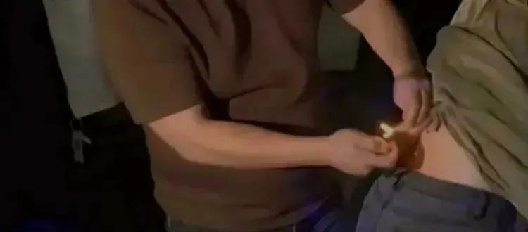 新鲜事！男子多次点鞭炮塞女孩裤裆,女孩无反抗只知哭泣！

这两天，有一段视频在互