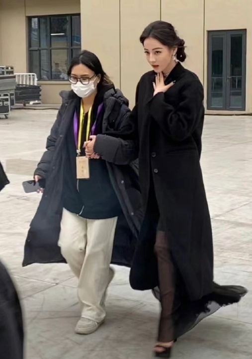 果然大美女还是要看生图啊……不敢想象女明星真人得有多美！！ ​​​