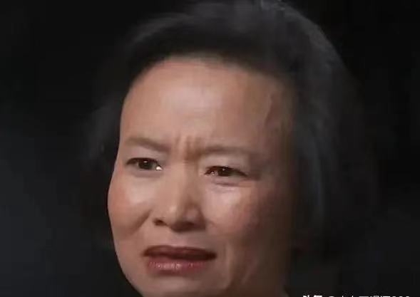 成蕾被驱逐后回到澳大利亚。
消停了没多久，在接受澳大利亚广播公司电视专访时被主持