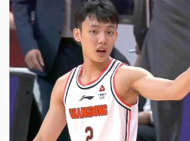广东88-110不敌新疆，这一战引发出三个不争的事实！

1，胡明轩，真不如徐杰