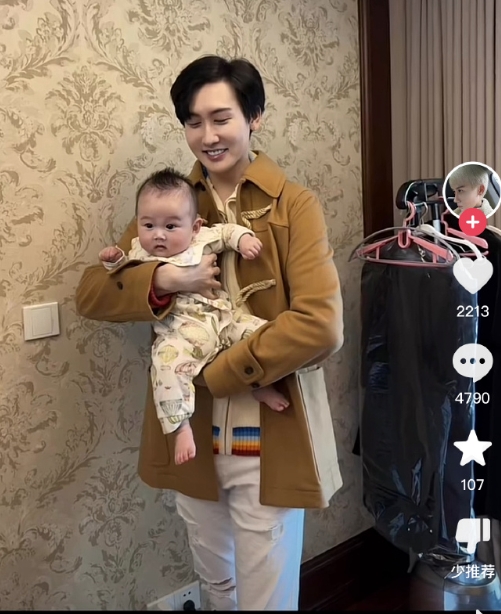 吗呀，第一代网红都生娃了，证明我们都老了 ​​​