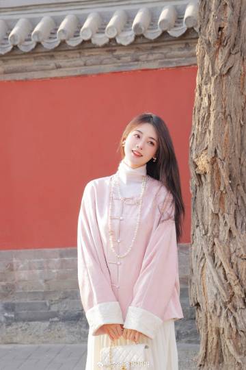是妈妈喜欢的小白兔 ​