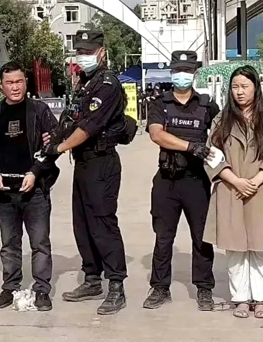 这算不算坑爹，明学昌如果没有他女儿下命令这事，最多牢底坐穿，大概率不会死。他女儿