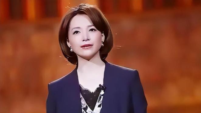 50岁的董卿，上不了春晚真是可惜，嫁错人毁了一生