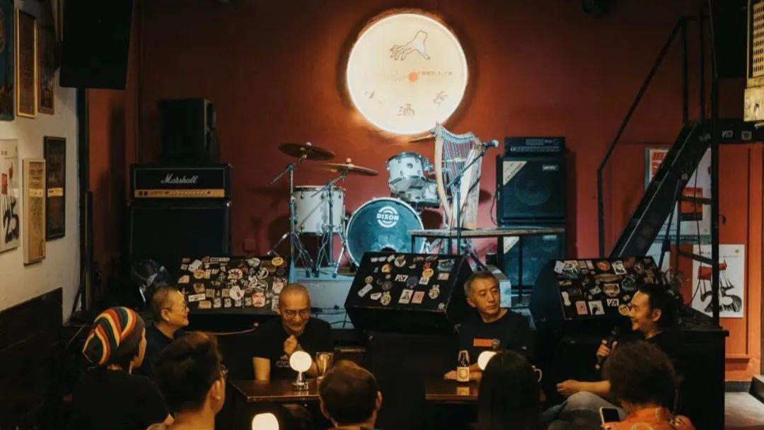 成都，在微醺中官宣2万亿