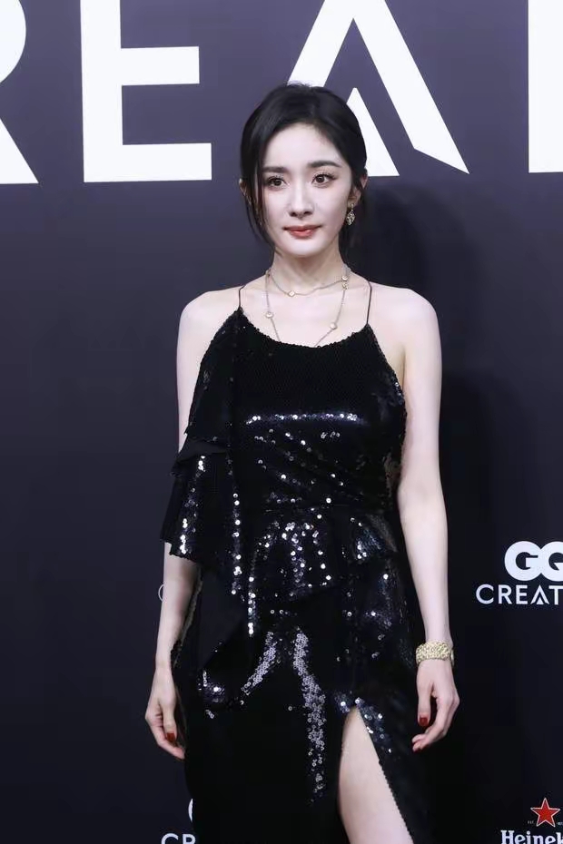 GQ红毯生图：杨幂杨颖宋茜红毯比美
