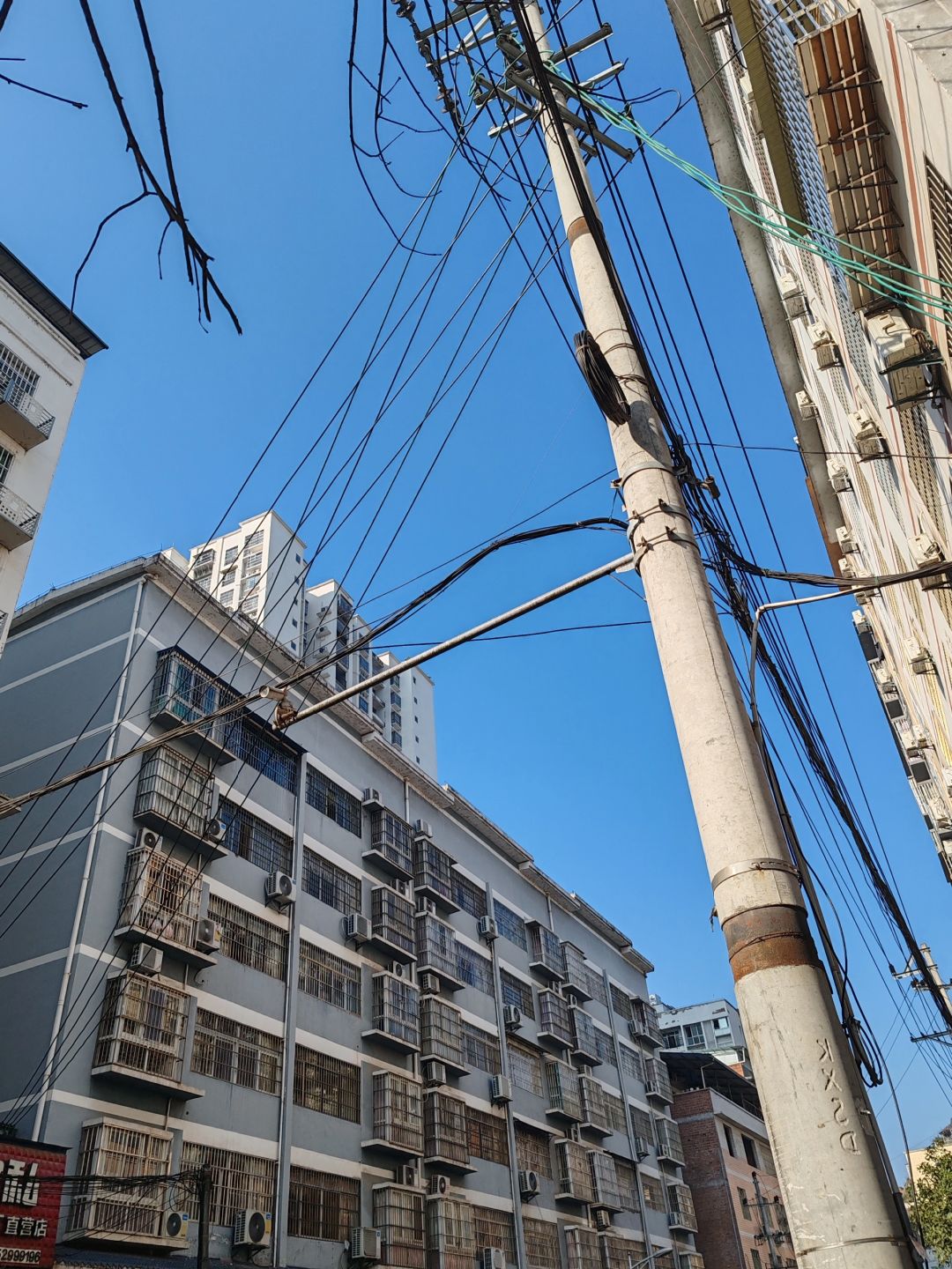 第一批返乡大学生现在怎么样了
放学回家第二天因为睡到十点被骂
因为每天打游戏被骂