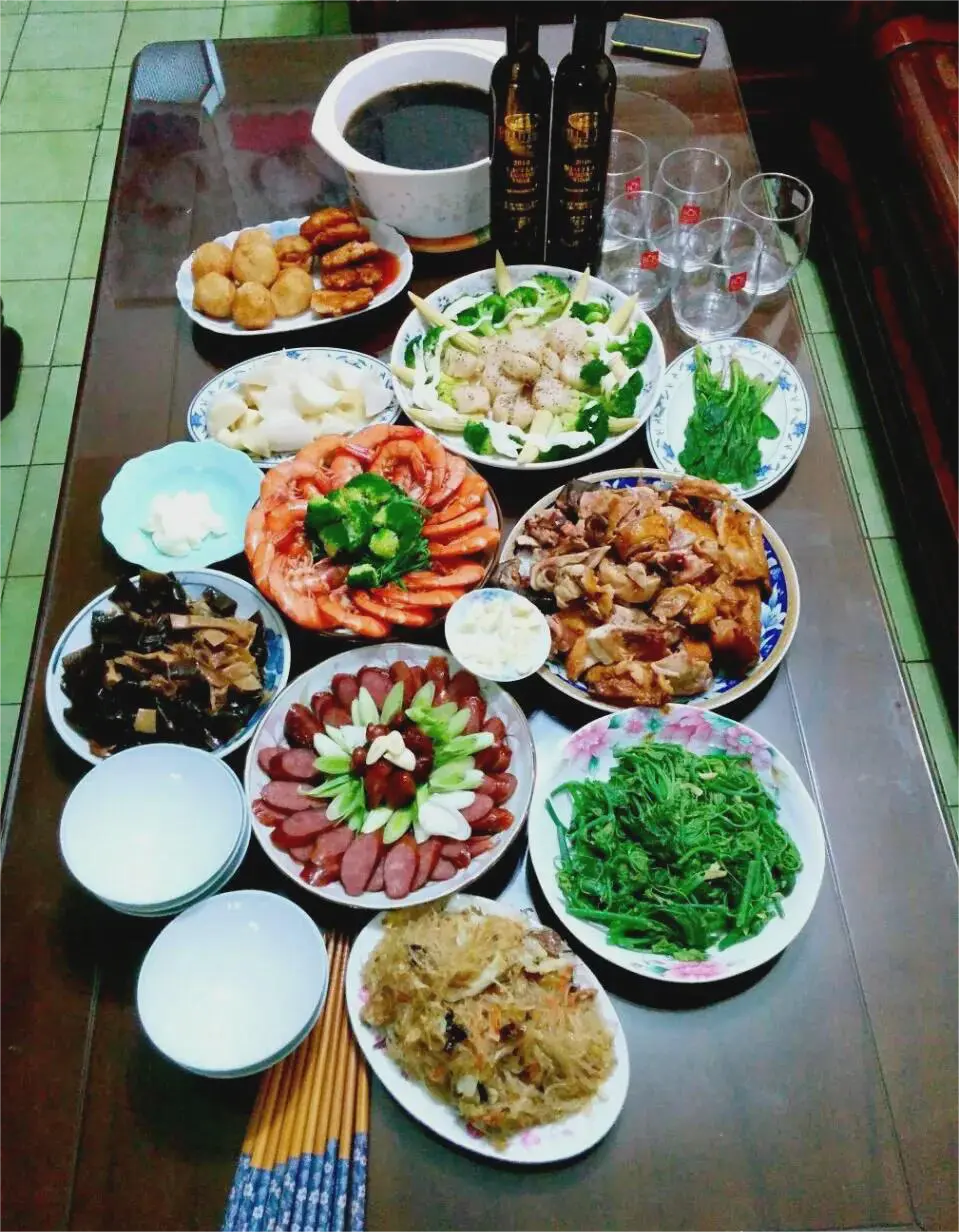 到今天为止，我已经发了四千多红包了，有些亲戚走的，越来越没意思了，钱都打水漂了，