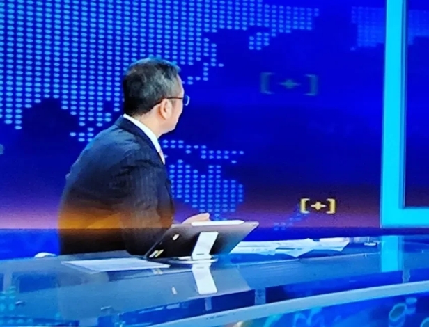 以前觉得这个人忧国忧民，一脸严肃。可是随着网络发达，越来越发现这个人的演技虽然炉