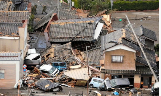 日本地震，机场撞机
他们说：零死亡！零死亡！奇迹！奇迹！

哈尔滨旅游火了
他们