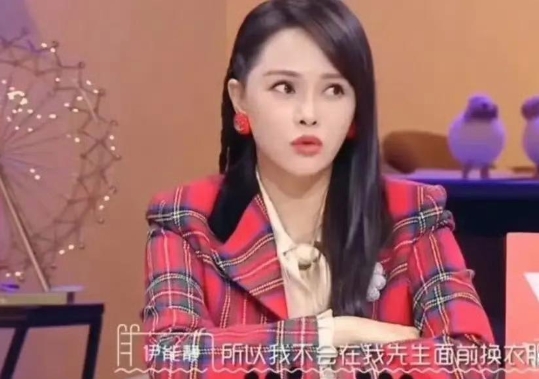 伊能静真的人间清醒，她的好多言论值得大家学习诶。
比如，在节目中，她就说，情侣之
