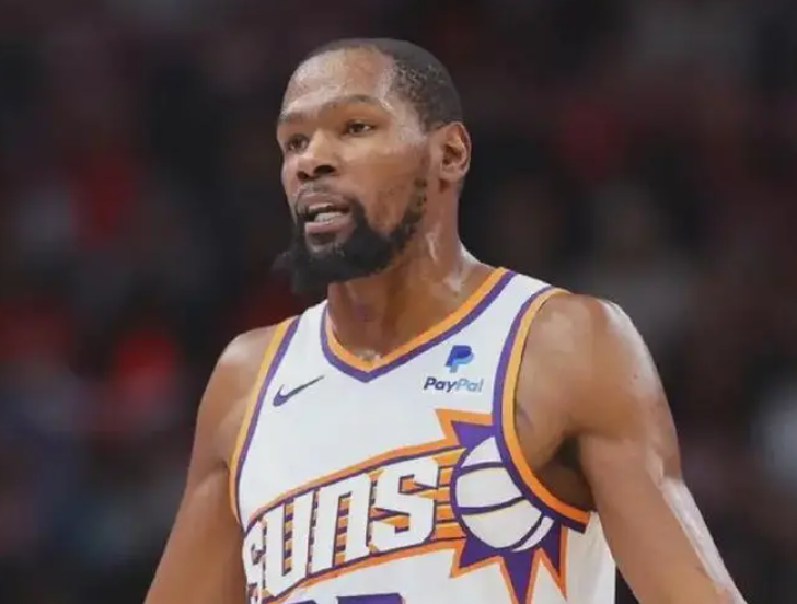 目前快船的防守在小卡能上场的时候，防守是初见成效的，有了一定层次性，曼恩外线领防