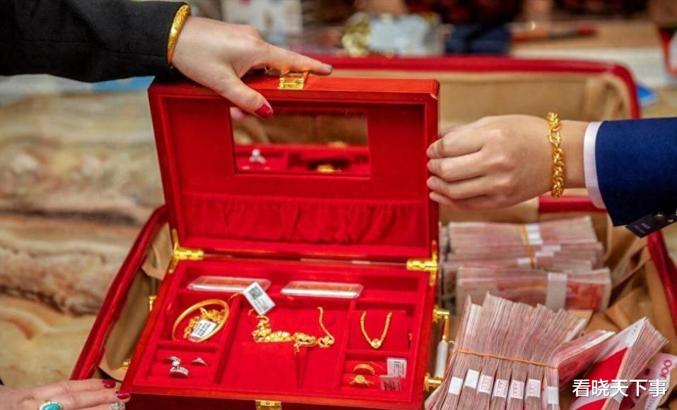 28万彩礼, 男子还债四年不敢要娃, 如今账清要离婚: 认清她了!