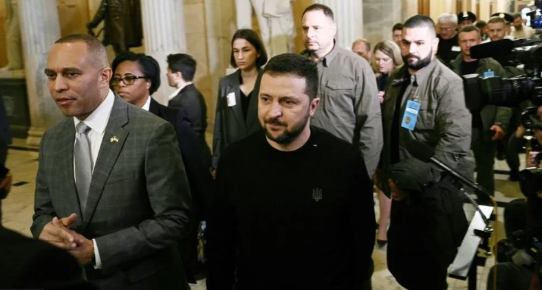 自俄乌冲突爆发以来，泽连斯基凭借着自己的三寸不烂之舌，的确为乌克兰赢来了不少来自