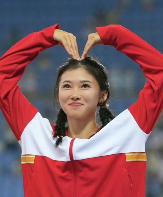 晚上好，姐姐加油，保持好心情 ​​​#吴艳妮 ​​​​​​#100米栏#亚运女神