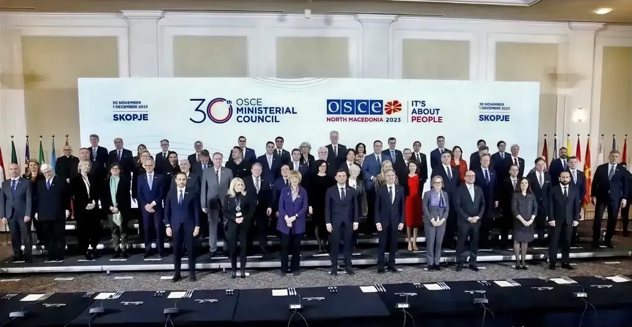 惊爆！俄罗斯外长拉夫罗夫在欧安组织峰会上遭群嘲，却讲出了一句让人哭笑不得的话！据