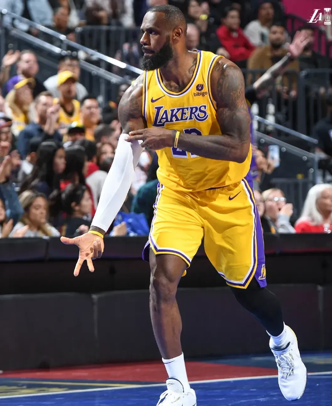 实话实说！NBA史上球员总得分前十

1、詹姆斯——得分39257分（20个赛季