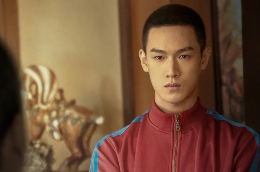 电影《封神》的票房还在苟，有消息说密钥要延期到国庆，等它奇迹般跨过了25亿元的大